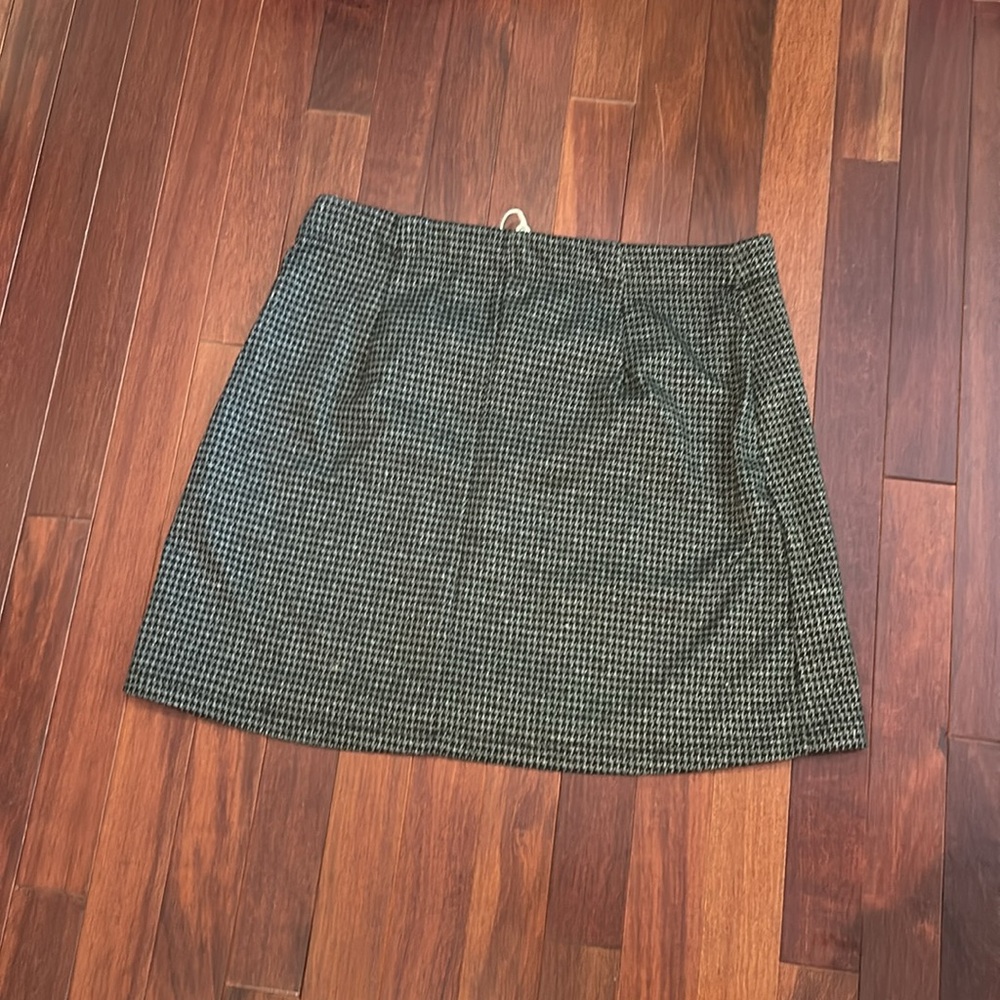 Classic Black and White Houndstooth Skirt - Picture 3 of 7